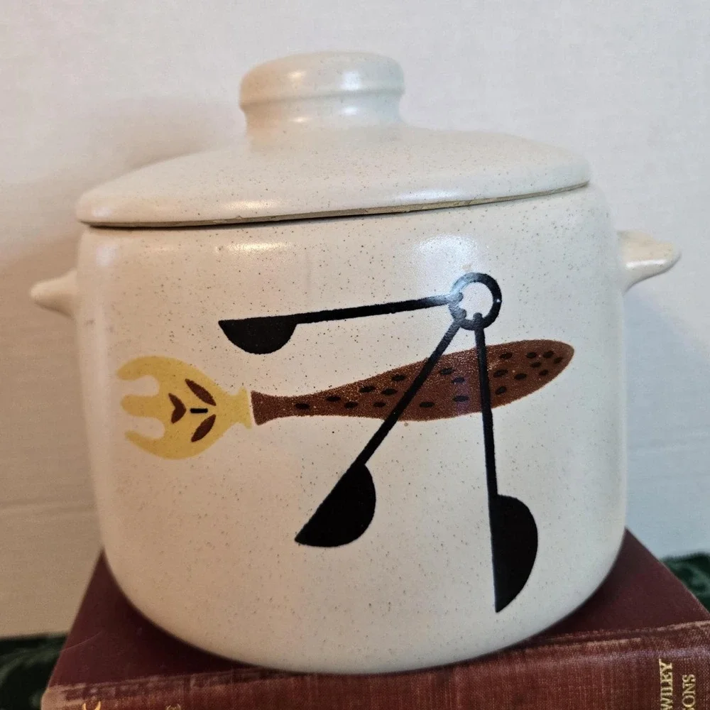 Vintage West Bend USA Stoneware Bean Pot w/Lid 1960's‎ MCM